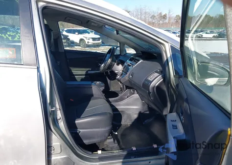 2016 Toyota Prius V Two z USA, uszkodzony, nr VIN JTDZN3EU2GJ050330